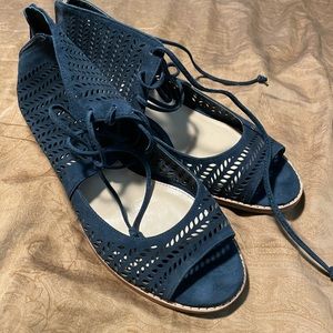 Vince Camuto Remme Suede Blue Laser
Cut Sandals, Women's Size 8